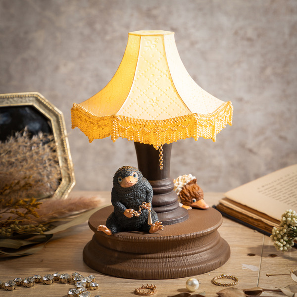 ファンタスティック・ビースト』魔法動物ベビーニフラーを表現した