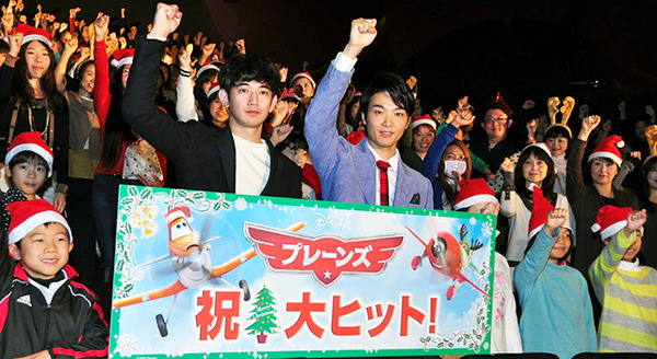 ディズニー プレーンズ 日本代表の飛行機サクラ役の声優は 仲里依紗 Cinemacafe Net ディズニー プレーンズ 日本代表の飛行機サクラ役の声優は 仲里依紗 Cinemacafe Net