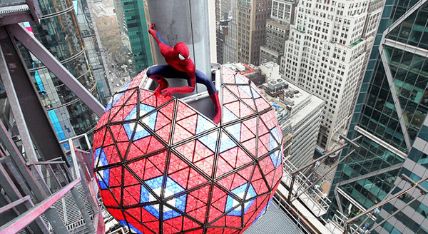 スパイダーマンがN.Y.の新年を祝福！ カウントダウン・イベントに登場