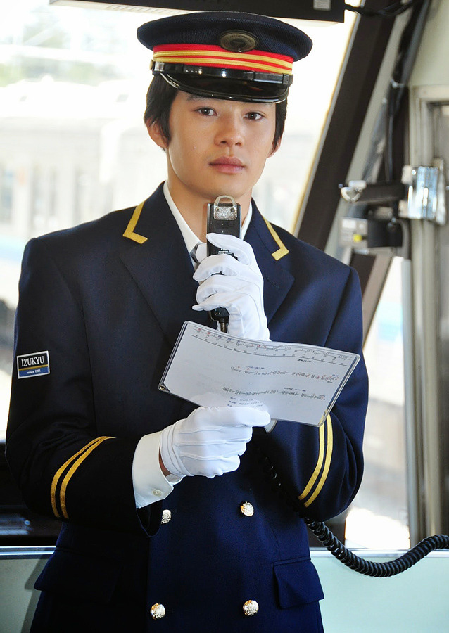 池松壮亮 橋本愛らが記念列車の車内アナウンスで思い出トーク 3枚目の写真 画像 Cinemacafe Net