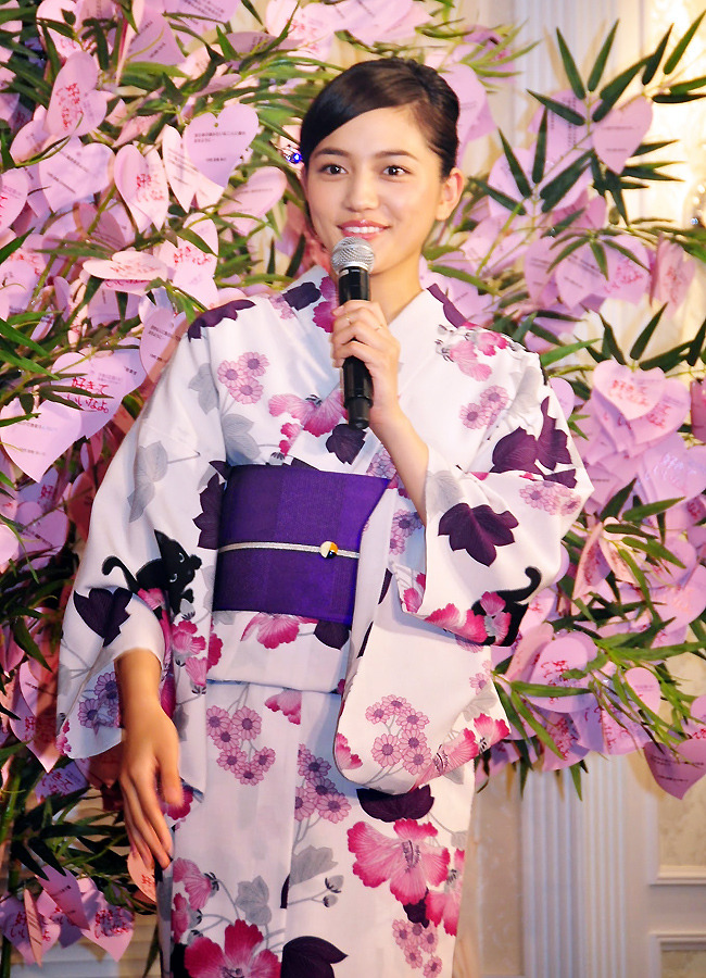福士蒼汰 川口春奈が 七夕 に浴衣で登場 約1万人の 恋の短冊 に興味深々 6枚目の写真 画像 Cinemacafe Net 福士蒼汰 川口春奈が 七夕 に浴衣で登場 約1万人の 恋の短冊 に興味深々 6枚目の写真 画像 Cinemacafe Net