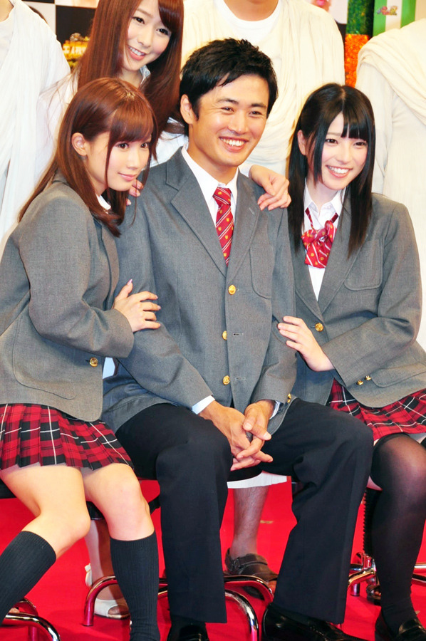 キス我慢選手権 劇場版第2弾決定 まさかの伊藤英明も参戦 2枚目の写真 画像 Cinemacafe Net