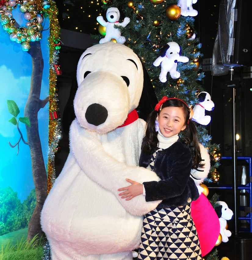 本田望結ちゃん スヌーピーの着ぐるみに感激熱烈ハグ 8枚目の写真 画像 Cinemacafe Net