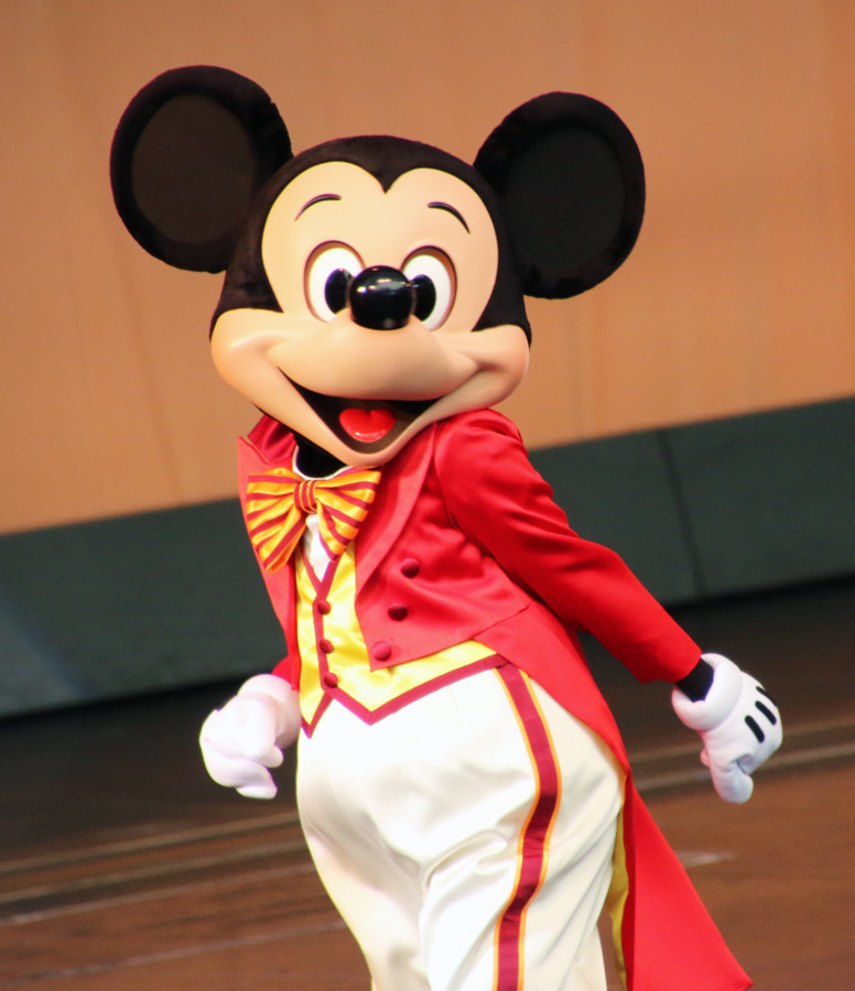 ディズニー ランドで平成26年度 成人式 開催 ミッキーたちが新成人の門出を祝福 13枚目の写真 画像 Cinemacafe Net
