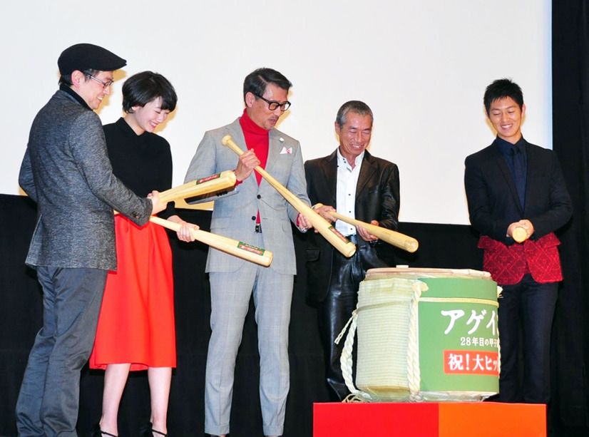 中井貴一&柳葉敏郎、撮影で揃って“肉離れ”…過酷な野球シーンに恨み節 5枚目の写真・画像