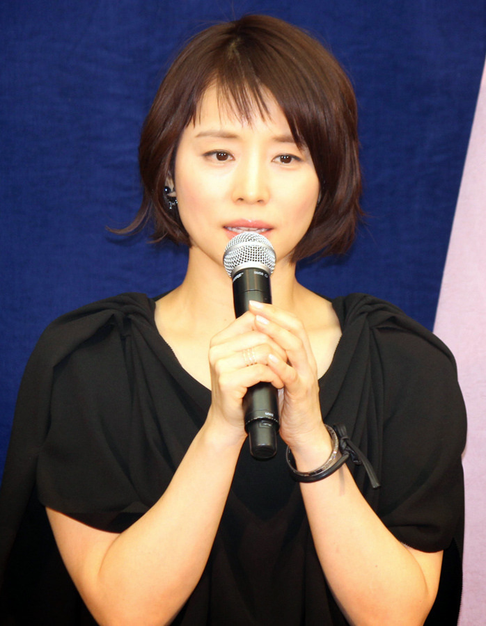 悼む人 高良健吾 石田ゆり子とのラブシーンは パッション 4枚目の写真 画像 Cinemacafe Net