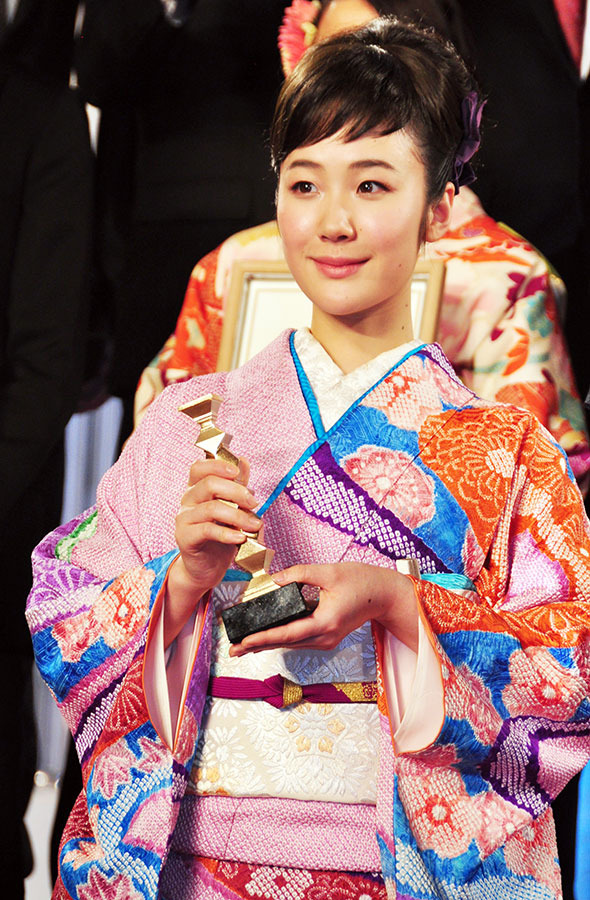 第38回日本アカデミー賞 宮沢りえ 能年は赤 大島優子はセクシーな白 ベストドレッサーは 7枚目の写真 画像 Cinemacafe Net