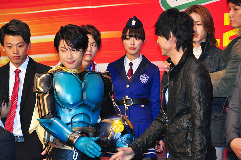 及川光博 仮面ライダー3号のスーツに感激 ショッカー軍団のセンターでポーズ 5枚目の写真 画像 Cinemacafe Net
