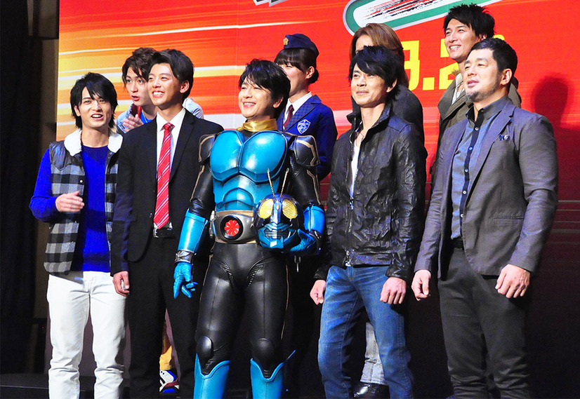 及川光博 仮面ライダー3号のスーツに感激 ショッカー軍団のセンターでポーズ 16枚目の写真 画像 Cinemacafe Net