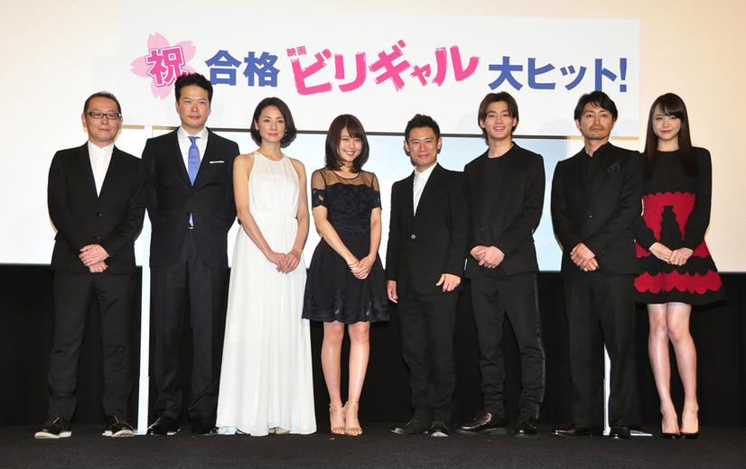 有村架純 登壇陣からのサプライズの寄せ書きに感激 8枚目の写真 画像 Cinemacafe Net