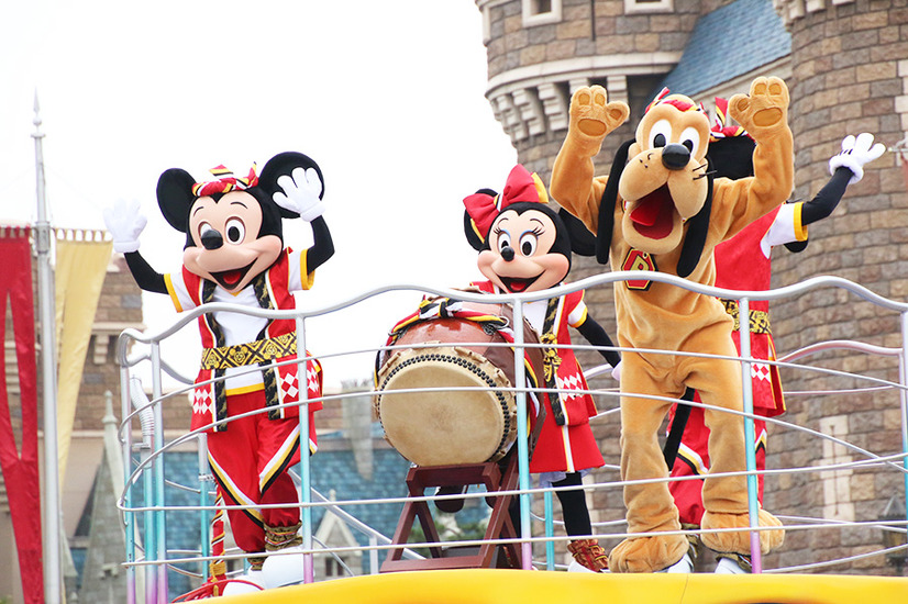 ディズニー ミッキー音頭を一緒に踊ろう おんどこどん でパーク満喫 25枚目の写真 画像 Cinemacafe Net ディズニー ミッキー音頭を一緒に踊ろう おんどこどん でパーク満喫 25枚目の写真 画像 Cinemacafe Net