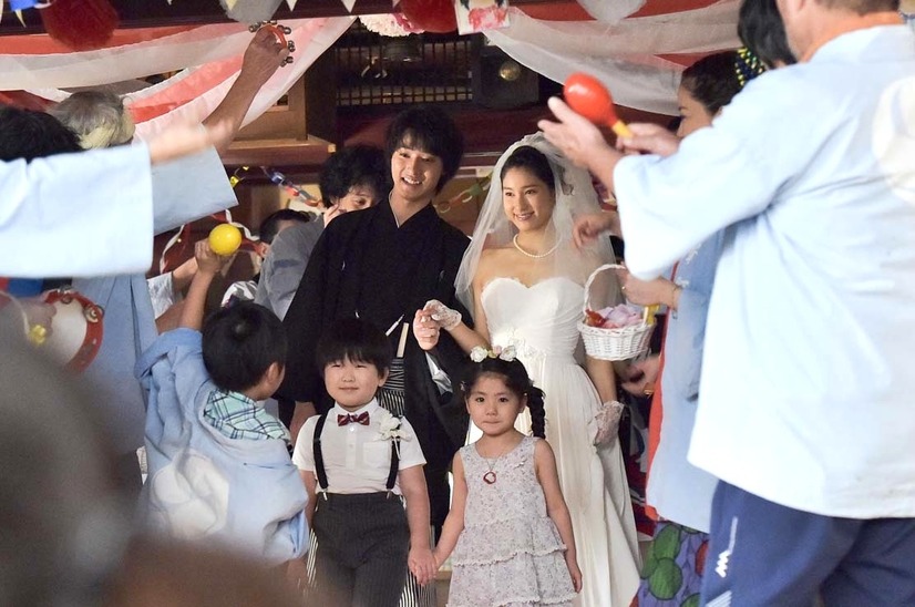 土屋太鳳 山崎賢人 まれ 最終回は 家族総出 の結婚式 4枚目の写真 画像 Cinemacafe Net