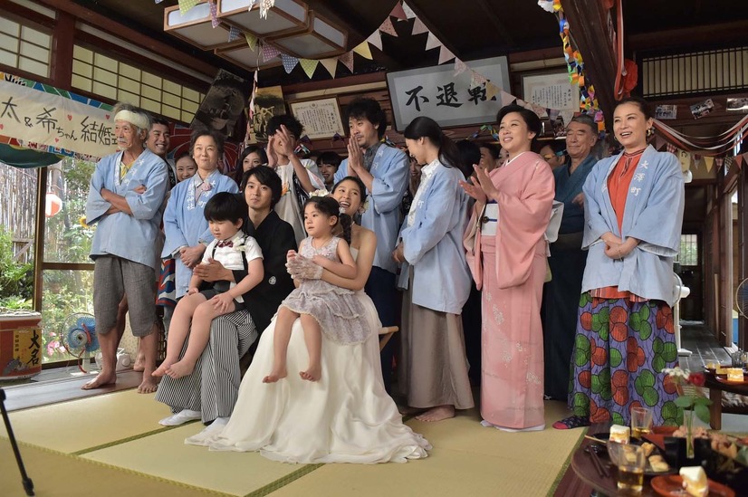 土屋太鳳 山崎賢人 まれ 最終回は 家族総出 の結婚式 13枚目の写真 画像 Cinemacafe Net