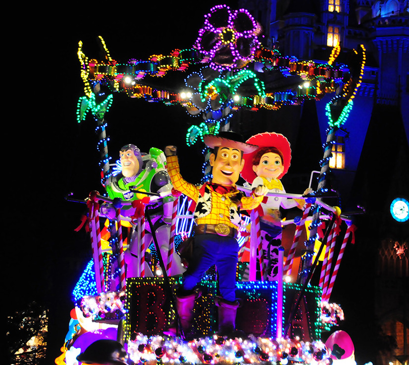 ディズニー クリスマス衣装のミッキー ミニー エレクトリカルパレード ドリームライツ 11枚目の写真 画像 Cinemacafe Net