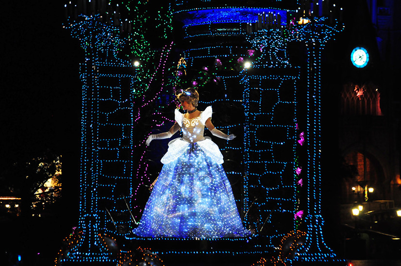 ディズニー クリスマス衣装のミッキー ミニー エレクトリカルパレード ドリームライツ 16枚目の写真 画像 Cinemacafe Net