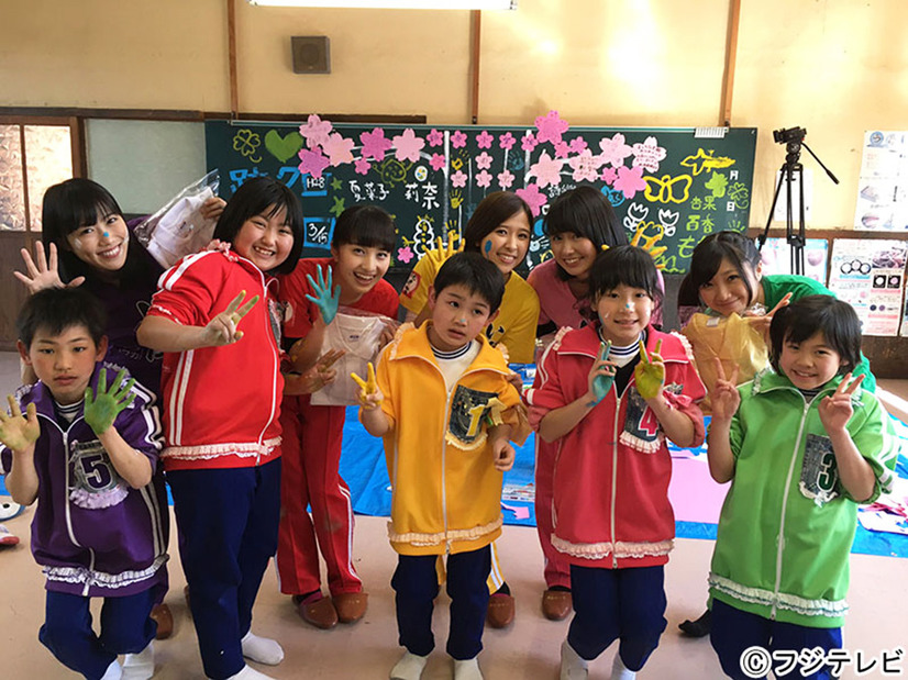 AKB48&ももクロ、卒業式にサプライズ登場!「FNS うたの春まつり」 5枚目の写真・画像