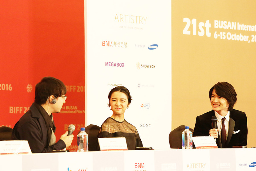 君の名は 神木 上白石 新海監督が 初 釜山国際映画祭へ 韓国の人は熱い 4枚目の写真 画像 Cinemacafe Net