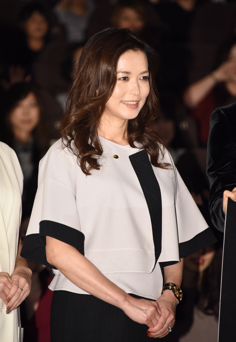 菅野美穂 岩田剛典をステージ上で 溺愛 いい子だわ 14枚目の写真 画像 Cinemacafe Net