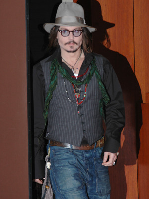 ジョニー デップ 歴代個性派名優に熱いリスペクト アリス 日帰り来日会見 5枚目の写真 画像 Cinemacafe Net