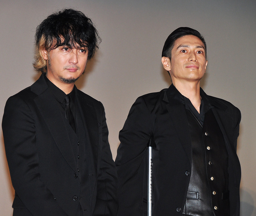 伊勢谷友介 左足の怪我で松葉づえで舞台挨拶に参加 5枚目の写真 画像 Cinemacafe Net