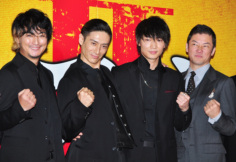 伊勢谷友介 左足の怪我で松葉づえで舞台挨拶に参加 16枚目の写真 画像 Cinemacafe Net