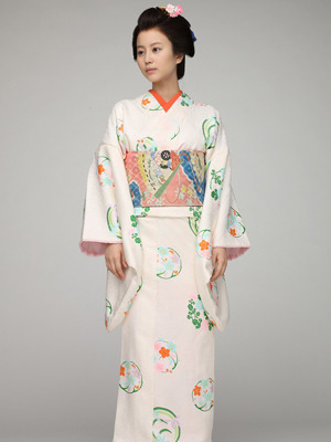 大奥 堀北真希 着物で撮影快調 前売券も快調 2万枚が即日完売 3枚目の写真 画像 Cinemacafe Net