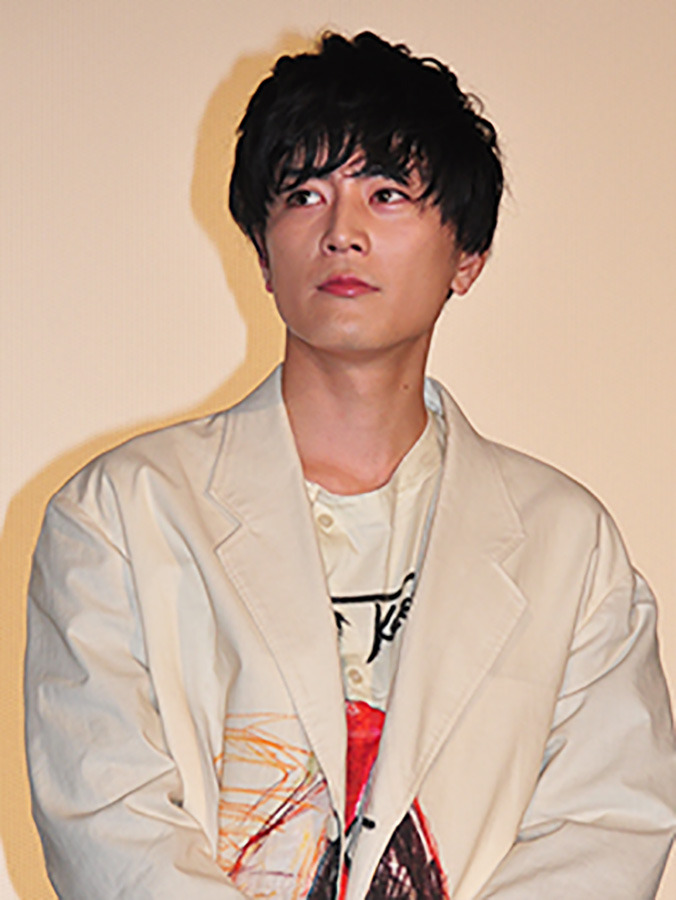 野村周平が菅田将暉に感謝の キス 劇場は悲鳴と歓声 13枚目の写真 画像 Cinemacafe Net