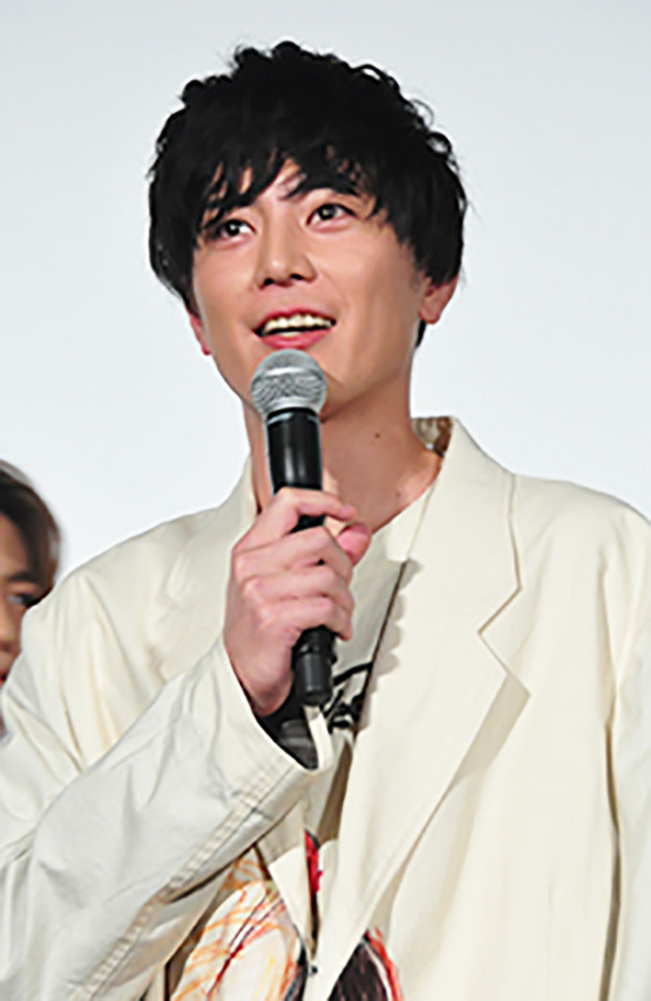 野村周平が菅田将暉に感謝の キス 劇場は悲鳴と歓声 8枚目の写真 画像 Cinemacafe Net