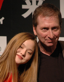 シン シティ ミッキー ローク ブリタニー マーフィ デヴォン青木 フランク ミラー来日記者会見 3枚目の写真 画像 Cinemacafe Net