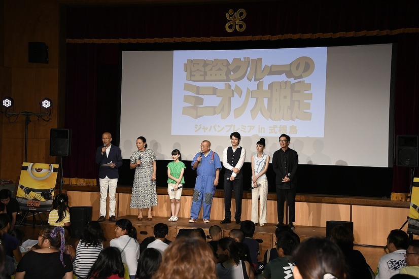 鶴瓶ら グルーファミリー が離島試写会に参加 松山ケンイチ まさかマイケルのものまねをする日がくるとは 枚目の写真 画像 Cinemacafe Net