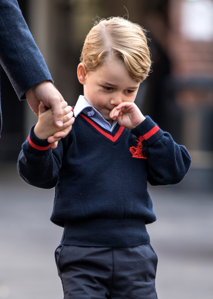 ジョージ王子、父・ウィリアム王子に手を引かれて初登校！ 8枚目の写真・画像