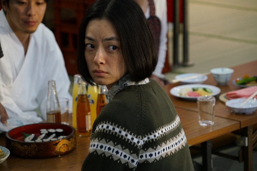 松田龍平がほっかむり姿を披露 奇祭 のろろ祭 って 羊の木 5枚目の写真 画像 Cinemacafe Net