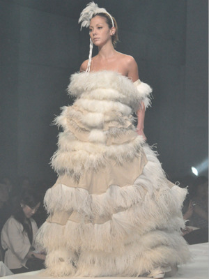 土屋アンナ 無垢な 白鳥 から妖艶な 黒鳥 さらに 母 に変身 6枚目の写真 画像 Cinemacafe Net