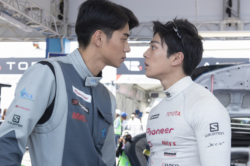 新田真剣佑、筋トレ姿をお披露目『OVER DRIVE』特別映像 12枚目の写真・画像