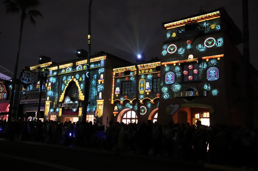 Usj テイラー ヒル 栗山千明が豪華共演 新ナイトパレードの先頭フロートに華々しく登場 9枚目の写真 画像 Cinemacafe Net