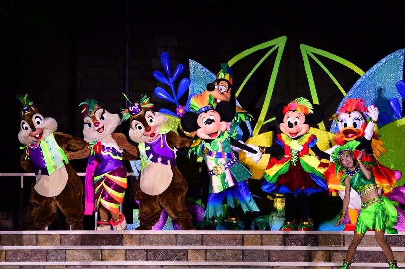 ディズニー シンデレラ城前が水と炎で大盛り上がり ドナルドのホット ジャングル サマー スタート 3枚目の写真 画像 Cinemacafe Net ディズニー シンデレラ城前が水と炎で大盛り上がり ドナルドのホット ジャングル サマー スタート 3枚目の写真 画像 Cinemacafe Net