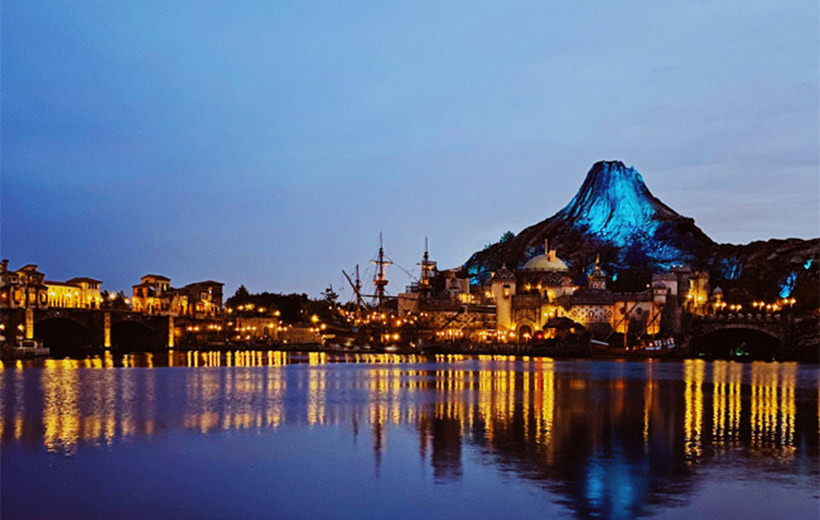 ディズニー シンデレラ城をブルーライトアップ 医療の現場で働く人たちへ感謝の思い伝える 1枚目の写真 画像 Cinemacafe Net