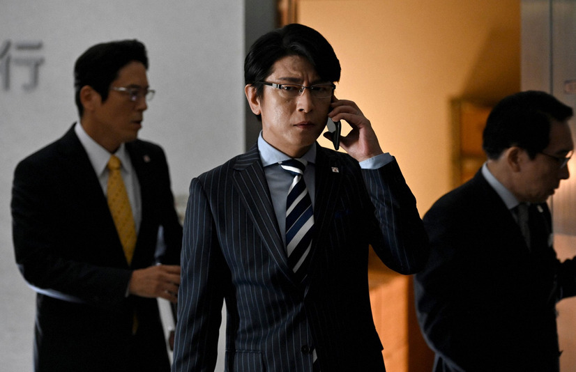 香川照之 馬乗り土下座強要 に反響 千倍返し に期待の声も 半沢直樹 第9話 10枚目の写真 画像 Cinemacafe Net