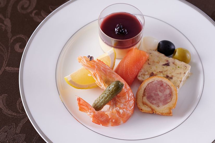 ディズニー ホテルオークラ東京ベイがホリデー商品をテイクアウト提供 チキンやケーキでおうちクリスマス 11枚目の写真 画像 Cinemacafe Net