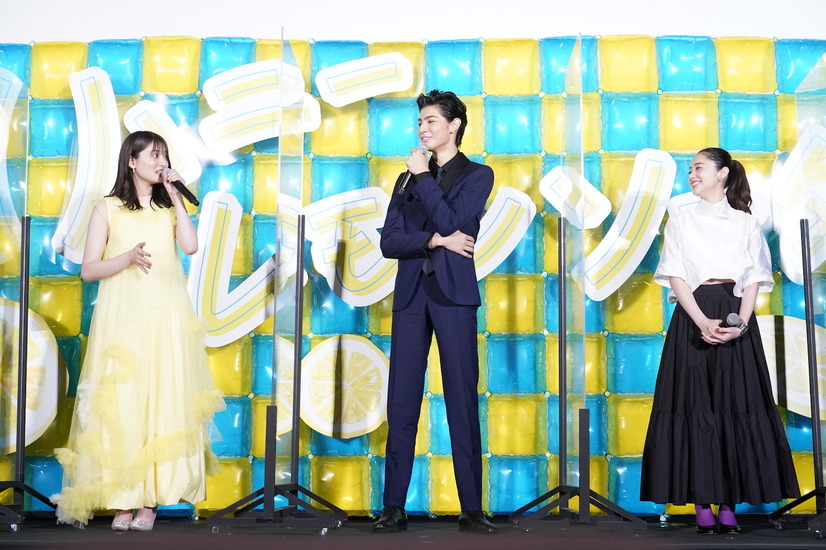 ラウール 主演映画 ハニーレモンソーダ 鑑賞も 目を隠しながら 吉川愛 岡本夏美らとイベント登場 2枚目の写真 画像 Cinemacafe Net