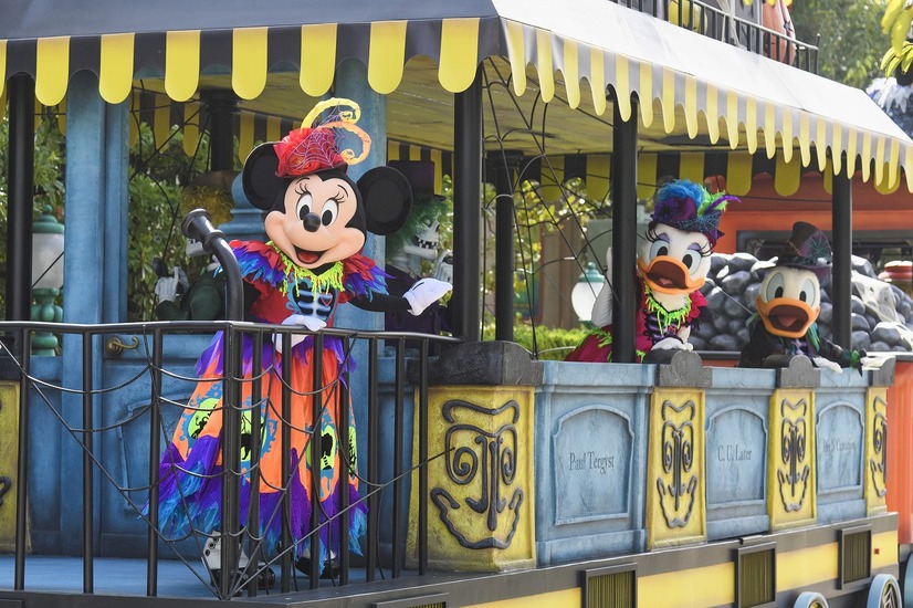 ディズニー パークにハロウィンがやって来た ミッキー フレンズの秋ならではのパレードが始まる 21枚目の写真 画像 Cinemacafe Net