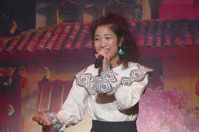 ミラベルと魔法だらけの家 日本版声優の 三姉妹 が勢ぞろい 大抜擢の斎藤瑠希は生歌を初披露 9枚目の写真 画像 Cinemacafe Net