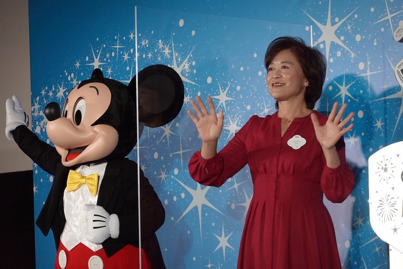 ディズニー 書道家の武田双雲がディズニー愛を語る 日本最大のディズニーストア ディズニーフラッグシップ東京 オープニングイベント 10枚目の写真 画像 Cinemacafe Net