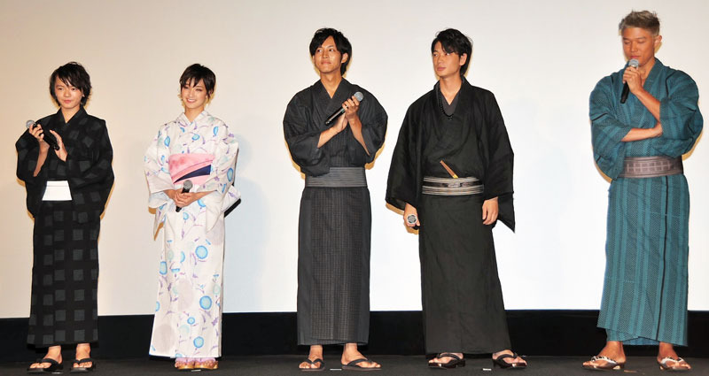 松坂桃李 綾野剛 剛力彩芽の浴衣姿にメロメロ お祭りデート を妄想 7枚目の写真 画像 Cinemacafe Net