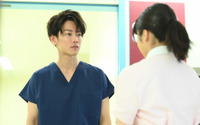 佐藤健のドS＆白衣に「ずるい…」ファン歓喜　「恋はつづくよどこまでも」第1話 画像