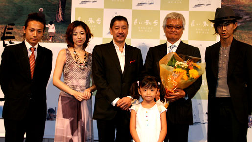 奥田瑛二監督作品 長い散歩 完成報告記者会見 Cinemacafe Net