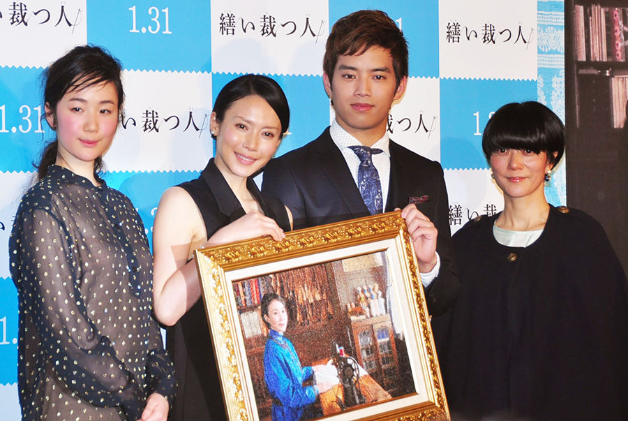 晴れ女 中谷美紀 雨男 三浦貴大に勝つ 快晴の初日に笑顔 Cinemacafe Net