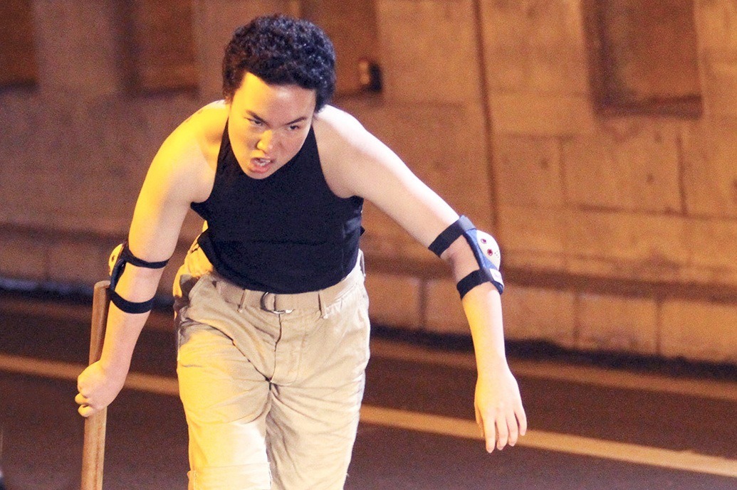 現役jkがパンチパーマで超絶アクション 市原隼人主演 極道大戦争 に参戦 Cinemacafe Net 現役jkがパンチパーマで超絶アクション 市原隼人主演 極道大戦争 に参戦 Cinemacafe Net