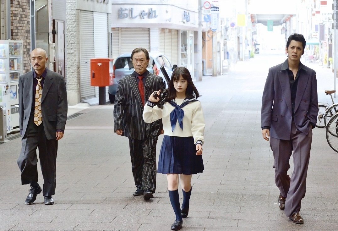 橋本環奈 ヤクザたちに諭す セーラー服と機関銃 劇場マナーcm動画 Cinemacafe Net