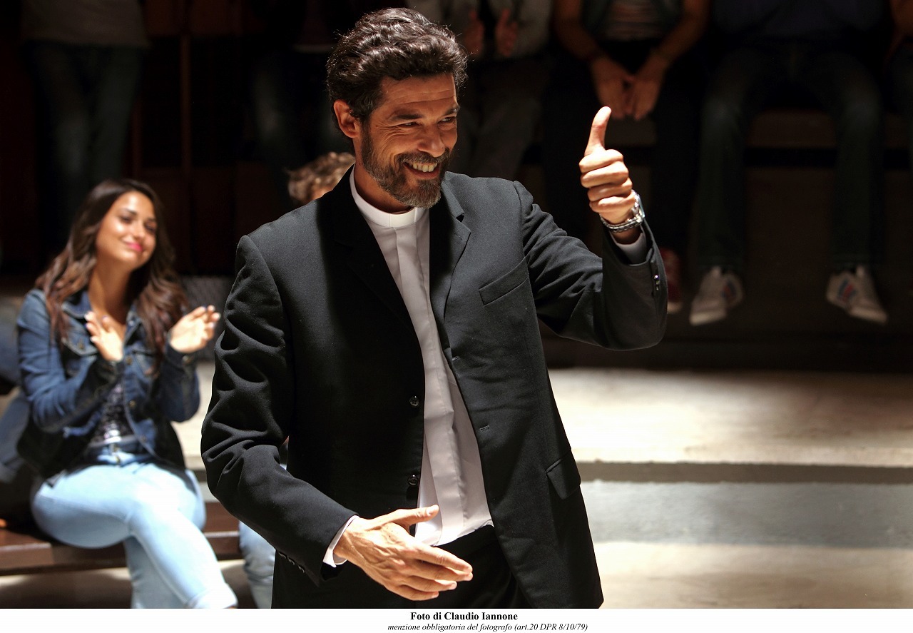 特別映像 こんなカリスマ神父に人生相談したい 神様の思し召し 本編シーン到着 Cinemacafe Net